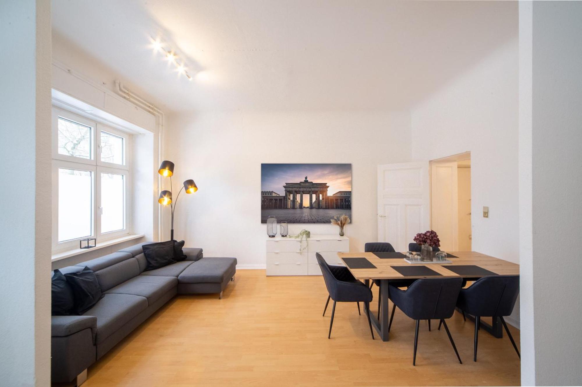 Appartement Massagesessel, King-sized Bed, Billardtisch, 2 Couches