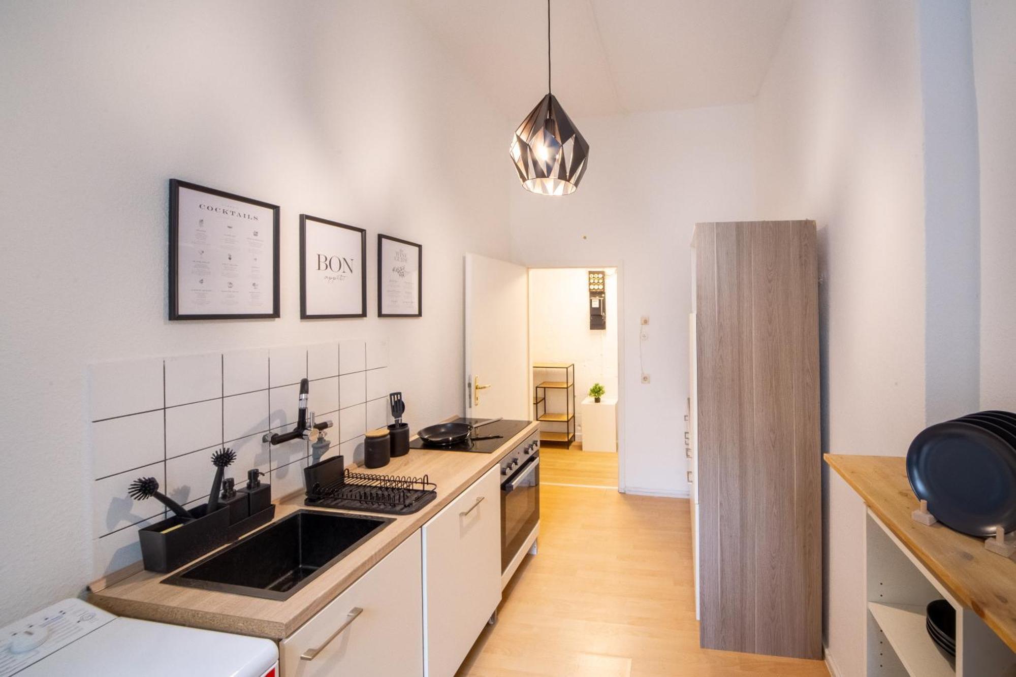 Massagesessel, King-sized Bed, Billardtisch, 2 Couches Appartement *
