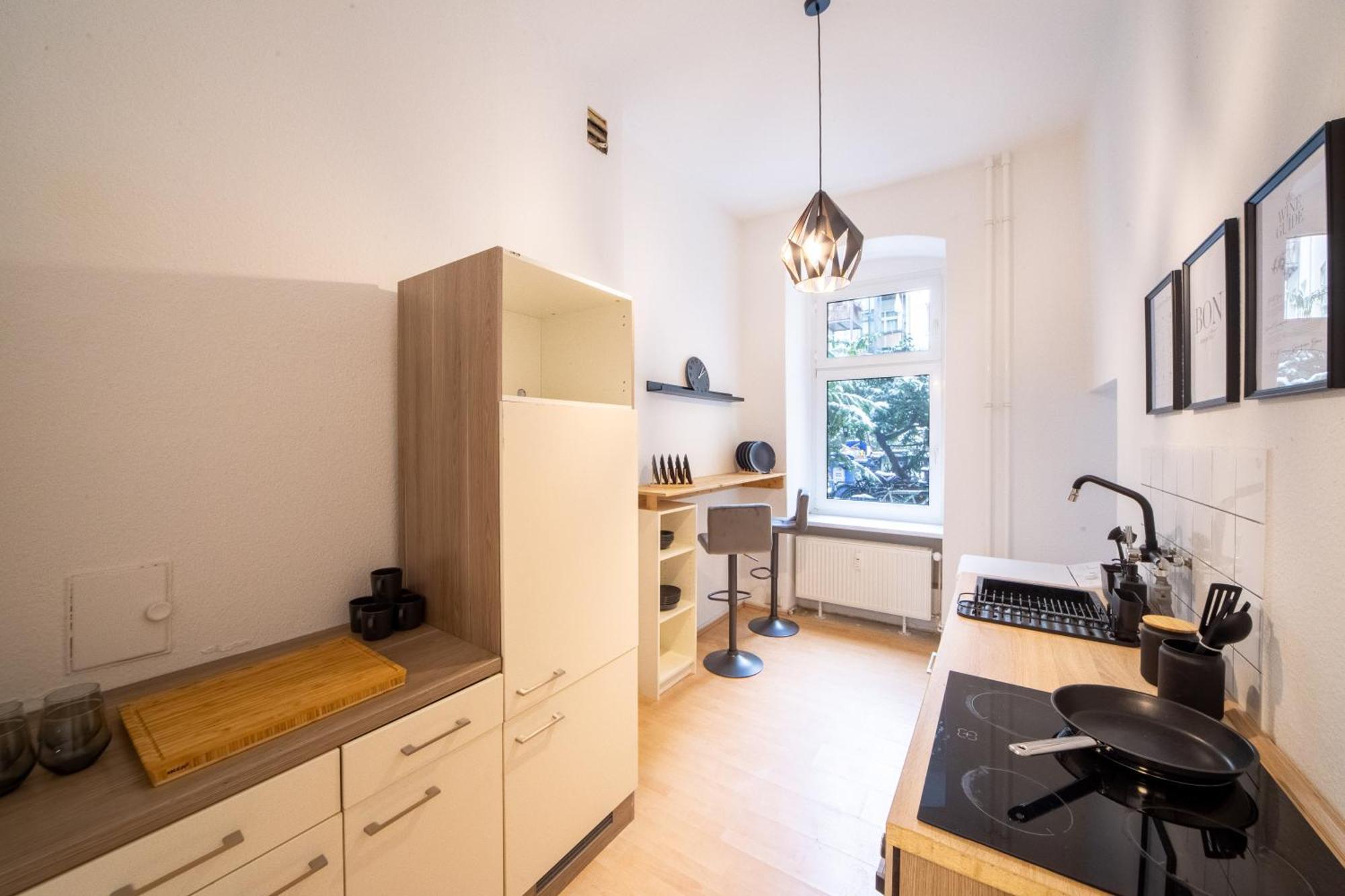 Appartement Massagesessel, King-sized Bed, Billardtisch, 2 Couches Berlijn